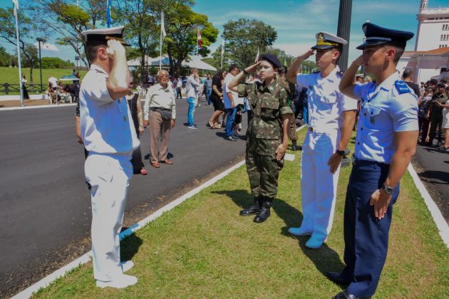 Filhos de militar decidem seguir os passos do pai na Marinha Exército