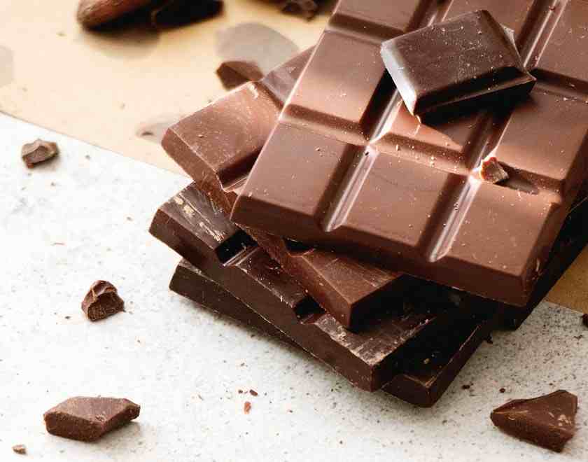 Nutricionista revela os benefícios do chocolate amargo no dia a dia