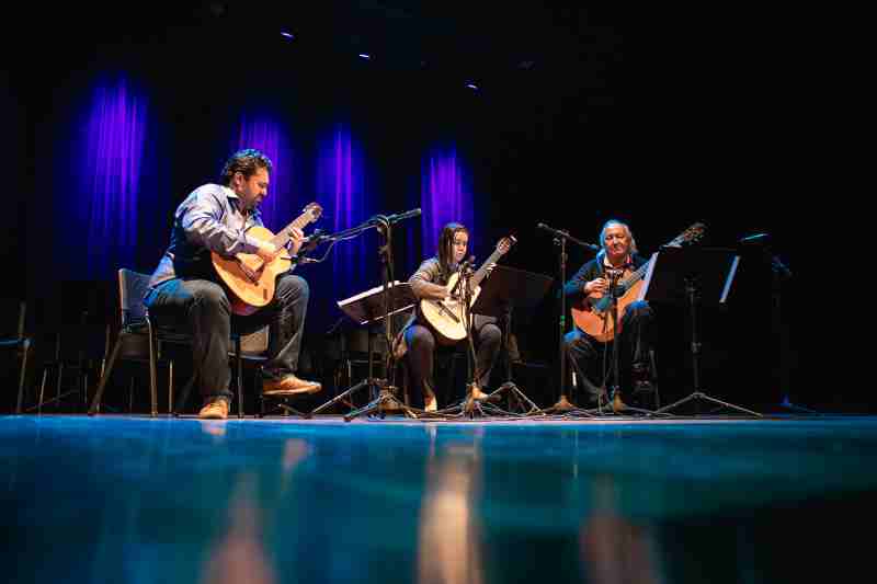 Violões Artes Trio realiza concerto gratuito no Conservatório Carlos Gomes