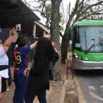 Jovens do Centro Síndrome de Down aprendem a usar transporte público em Campinas