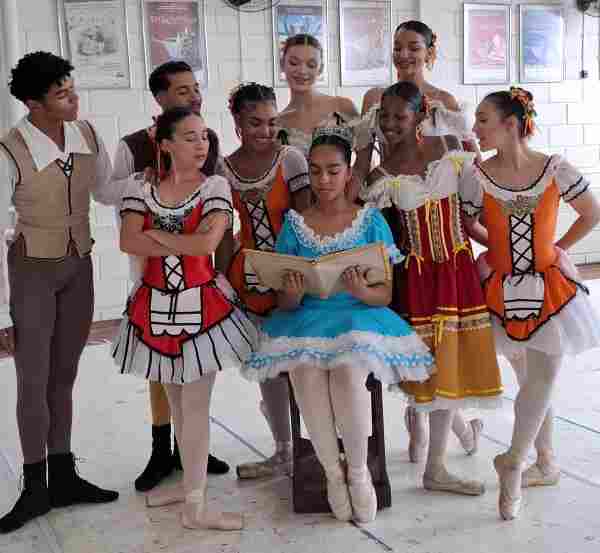 Teatro Castro Mendes recebe duas apresentações do espetáculo Coppélia