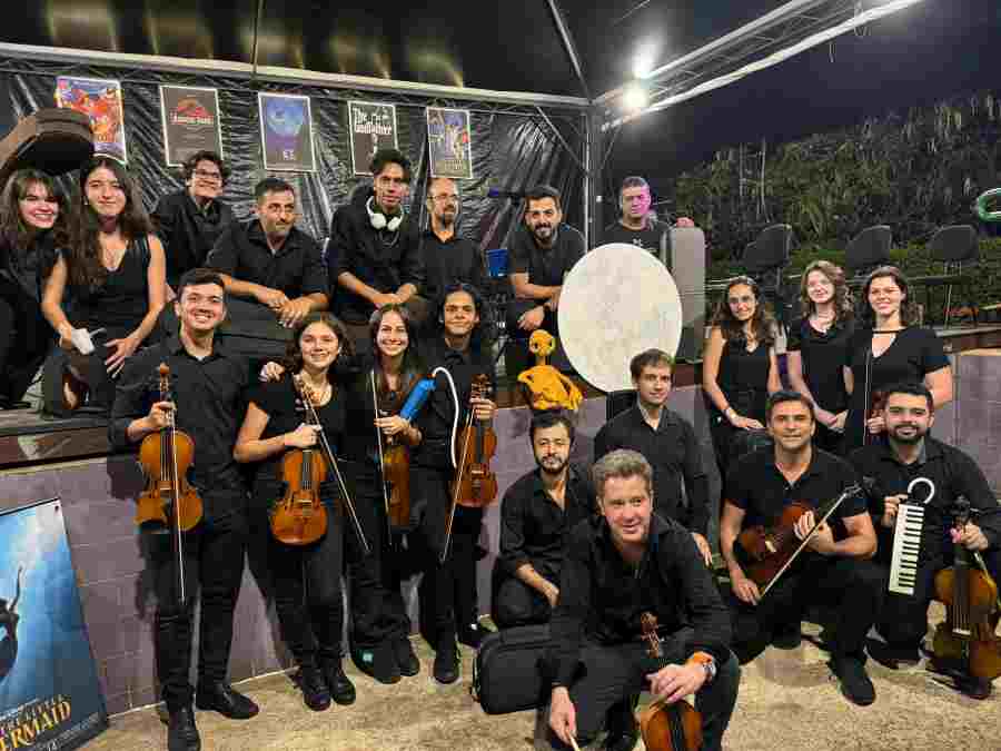 A apresentacao tera regencia do maestro Felipe Gadioli com direcao artistica do violinista Silas Simoes Divulgacao