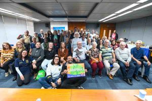 Prefeito e atletas com 60 anos ou mais e 15 profissionais de apoio Credito Foto Rogerio Capela