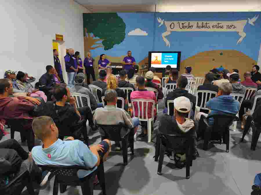 FedEx realiza sua 10ª edição do Programa de Reciclagem de Uniformes com doação cobertores em Campinas