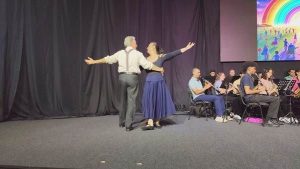 Poder transformador do tato Divulgacao