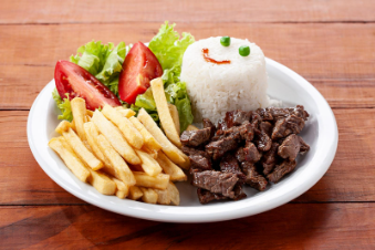 Alimentação na infância: saiba como incentivar e atrair os pequenos durante a refeição