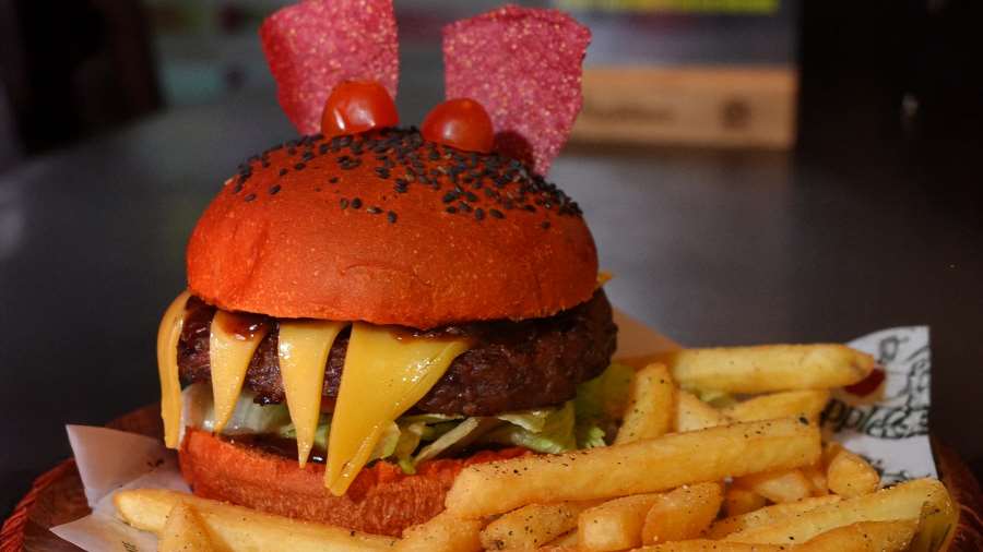 Applebee’s Cambuí entra no clima de Halloween com novidade exclusiva no cardápio e pintura facial para as crianças