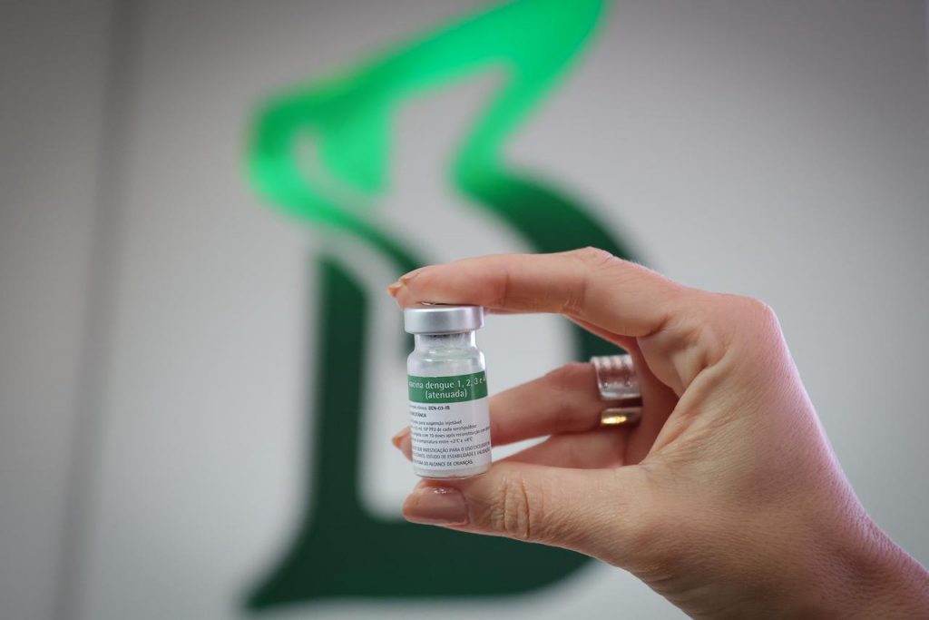 Butantan inicia entrega de 1,3 milhão de doses da vacina contra a dengue