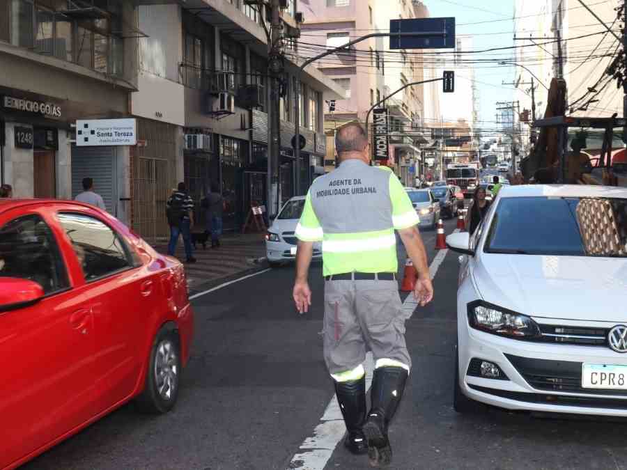 Emdec bloqueia cruzamento e ruas no Botafogo e Vila Itapura, em Campinas