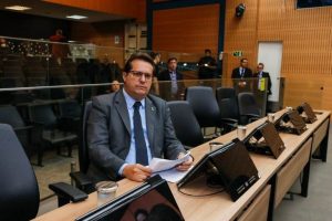 Nick Schneider em sessao na Camara Municipal