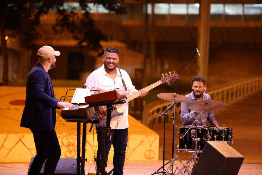 Apresentação do Trio Instrumental do Anelo encerra a exposição Pulso, no MACC