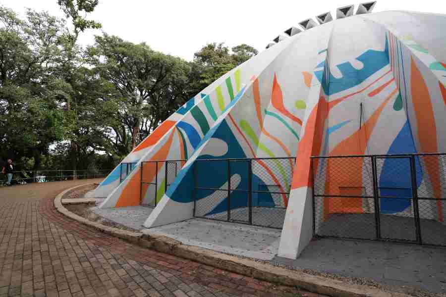 Concha Acústica do Taquaral ganha mural artístico inspirado na natureza