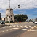 Estacionamento sobre calçada lidera infrações registradas por câmeras no Castelo