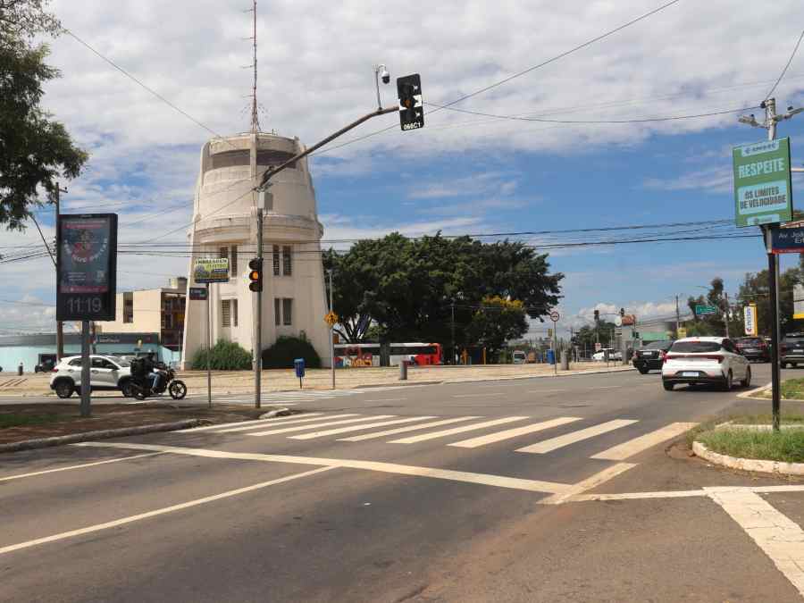 Estacionamento sobre calçada lidera infrações registradas por câmeras no Castelo