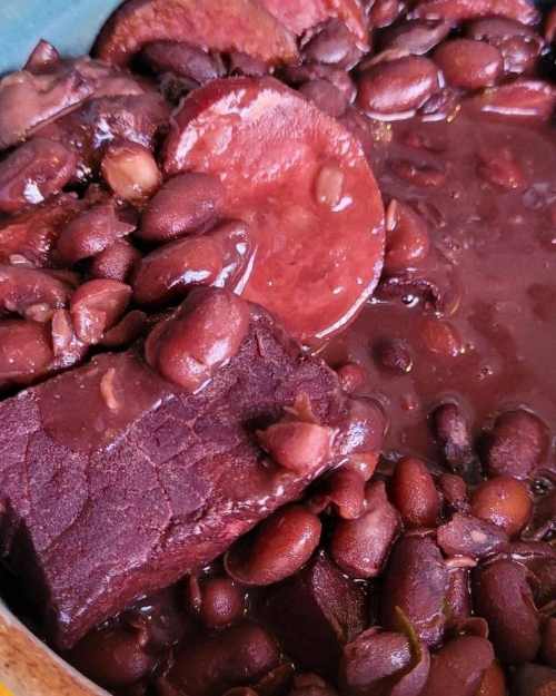 Feijoada ganha protagonismo na culinária brasileira do Le Porquet, em Campinas