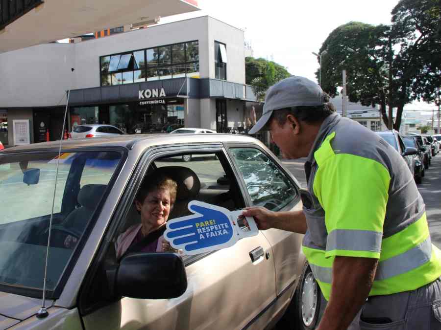Ação da Emdec orienta condutores na Torre do Castelo