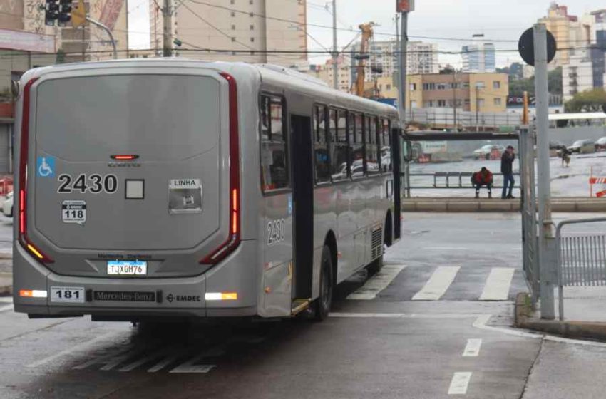 Novas baias atendem usuarios de onibus Divulgacao Emdec