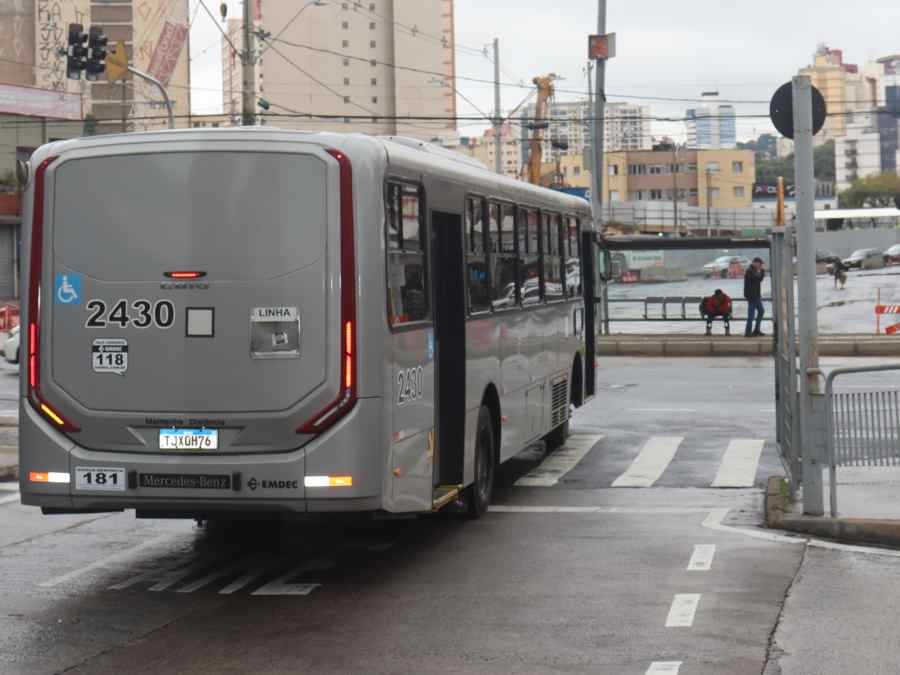 Onze linhas de ônibus mudam para abrigo em frente ao ‘Mercadão’