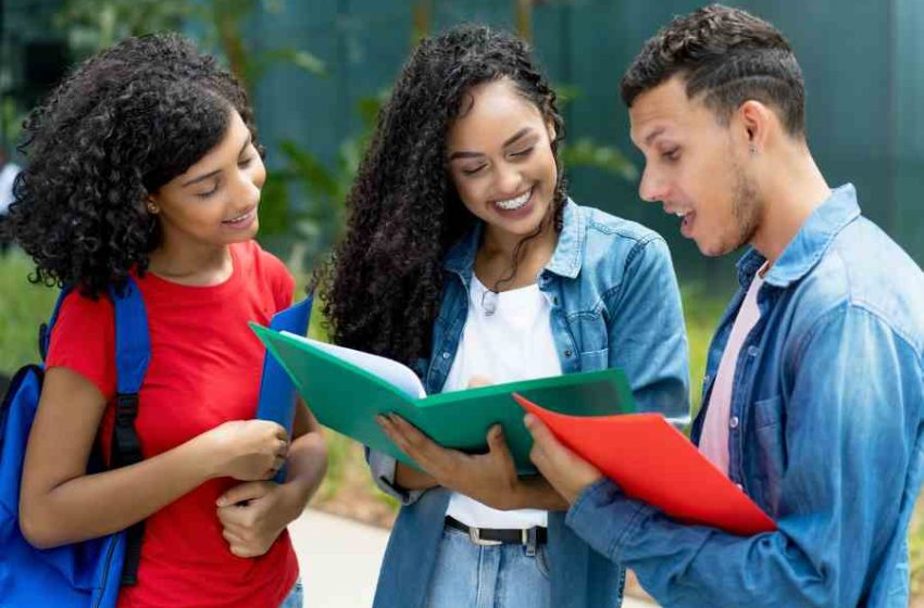 Jovens em estudo Divulgacao iungo