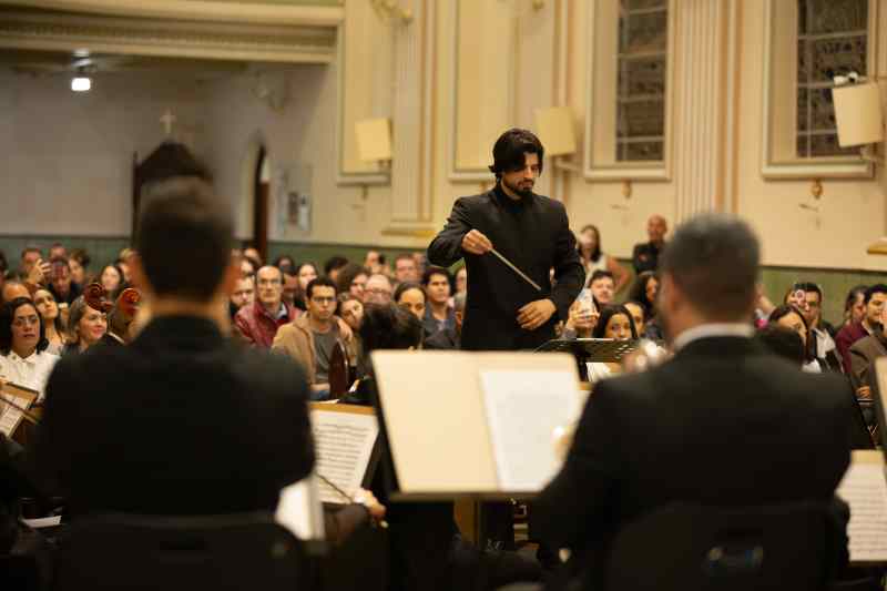 Orquestra em cena credito Rodrigo Diniz