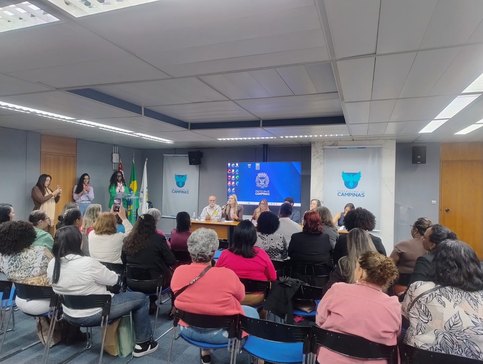 Mulheres participantes do programa Empreende Campinas recebem Capital Semente