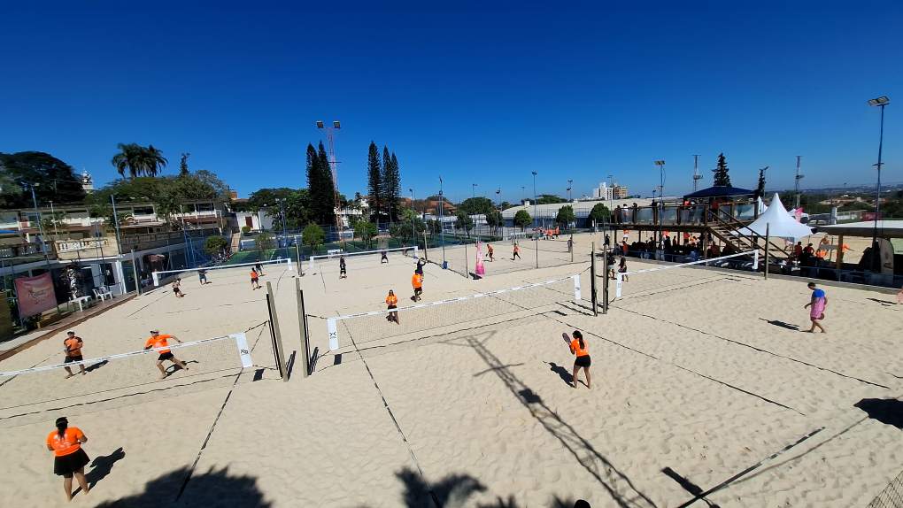Resenha Delas reúne 260 atletas em competição de Beach Tennis no Clube Bonfim