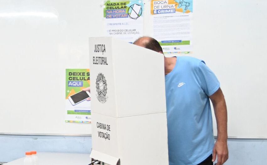 Celulares e cameras fotograficas nao entram na cabine de votacao Imagem TRE divulgacao