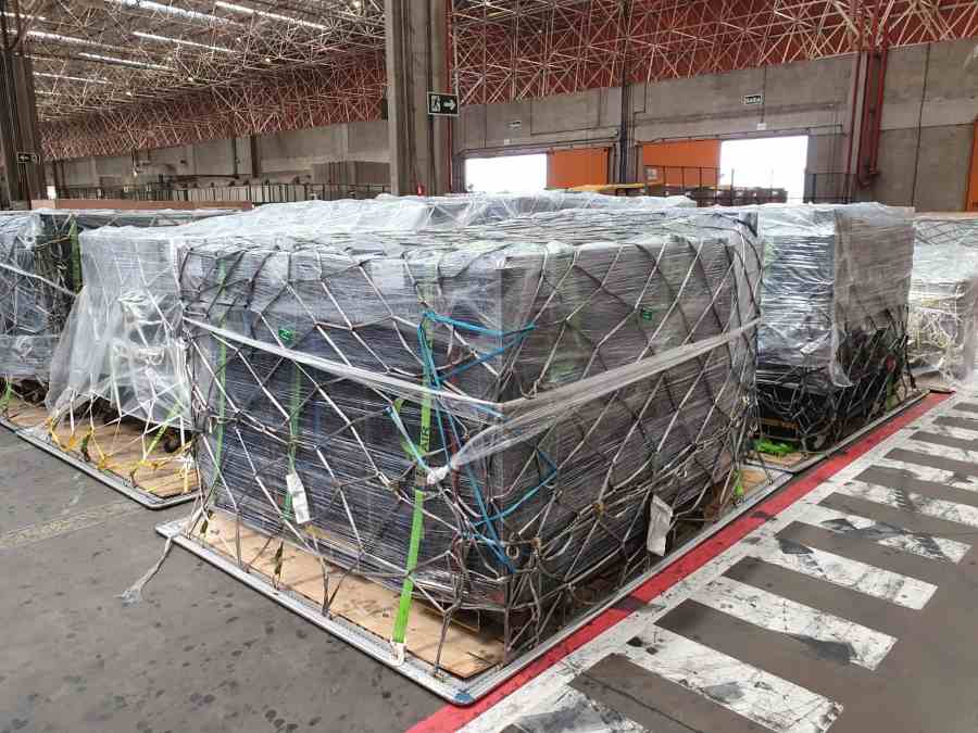 Viracopos recebe 83 toneladas de equipamentos do grupo K-pop BTS