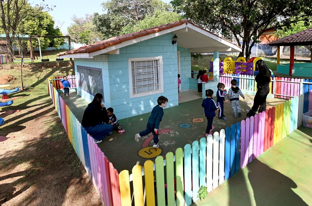 Evento reúne profissionais da SME na Unicamp para lançar livro sobre acolhimento na educação infantil