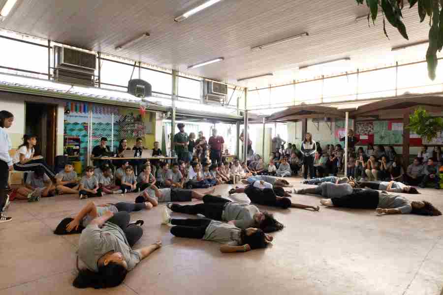 Grupo Primavera celebra 45 anos com 162 crianças e adolescentes no palco do Centro de Convivência