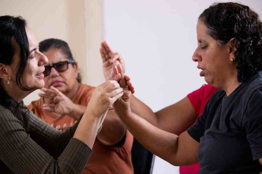 Pesquisa inédita investiga surdocegos nas interações através da dança contemporânea