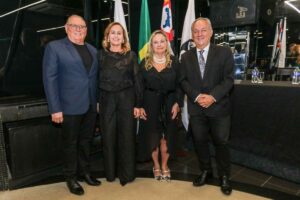 Coral Tênis Clube recebe Diploma de Honra ao Mérito pelos 10 anos de dedicação à música 1 Tenis Clube Coral Presidente Celia Grassi Ana Clara Mello e Rossini