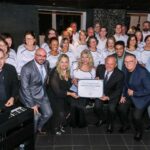 Coral Tênis Clube recebe Diploma de Honra ao Mérito pelos 10 anos de dedicação à música