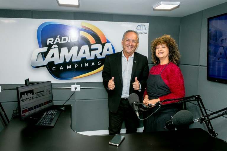 Vereador Luiz Rossini e a jornalista Mirna Mara Divulgacao CMC